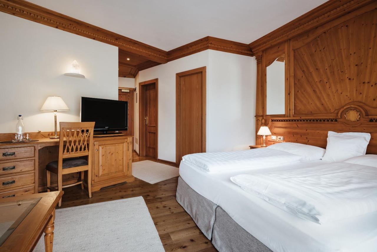 Kristallhotel Corona-Krone San Vigilio Di Marebbe Bagian luar foto