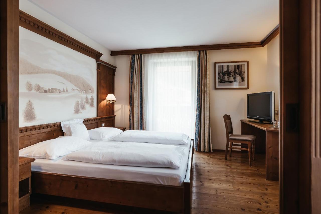 Kristallhotel Corona-Krone San Vigilio Di Marebbe Bagian luar foto