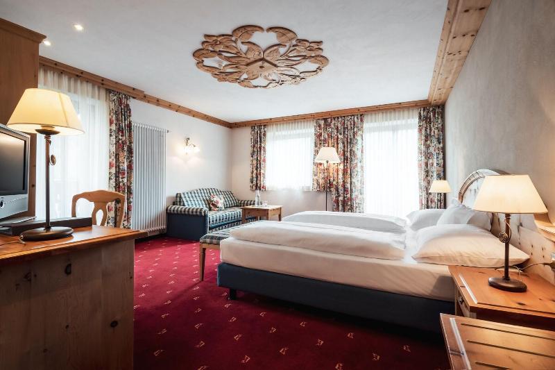 Kristallhotel Corona-Krone San Vigilio Di Marebbe Bagian luar foto