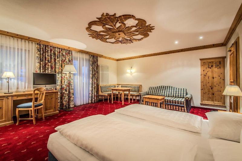 Kristallhotel Corona-Krone San Vigilio Di Marebbe Bagian luar foto