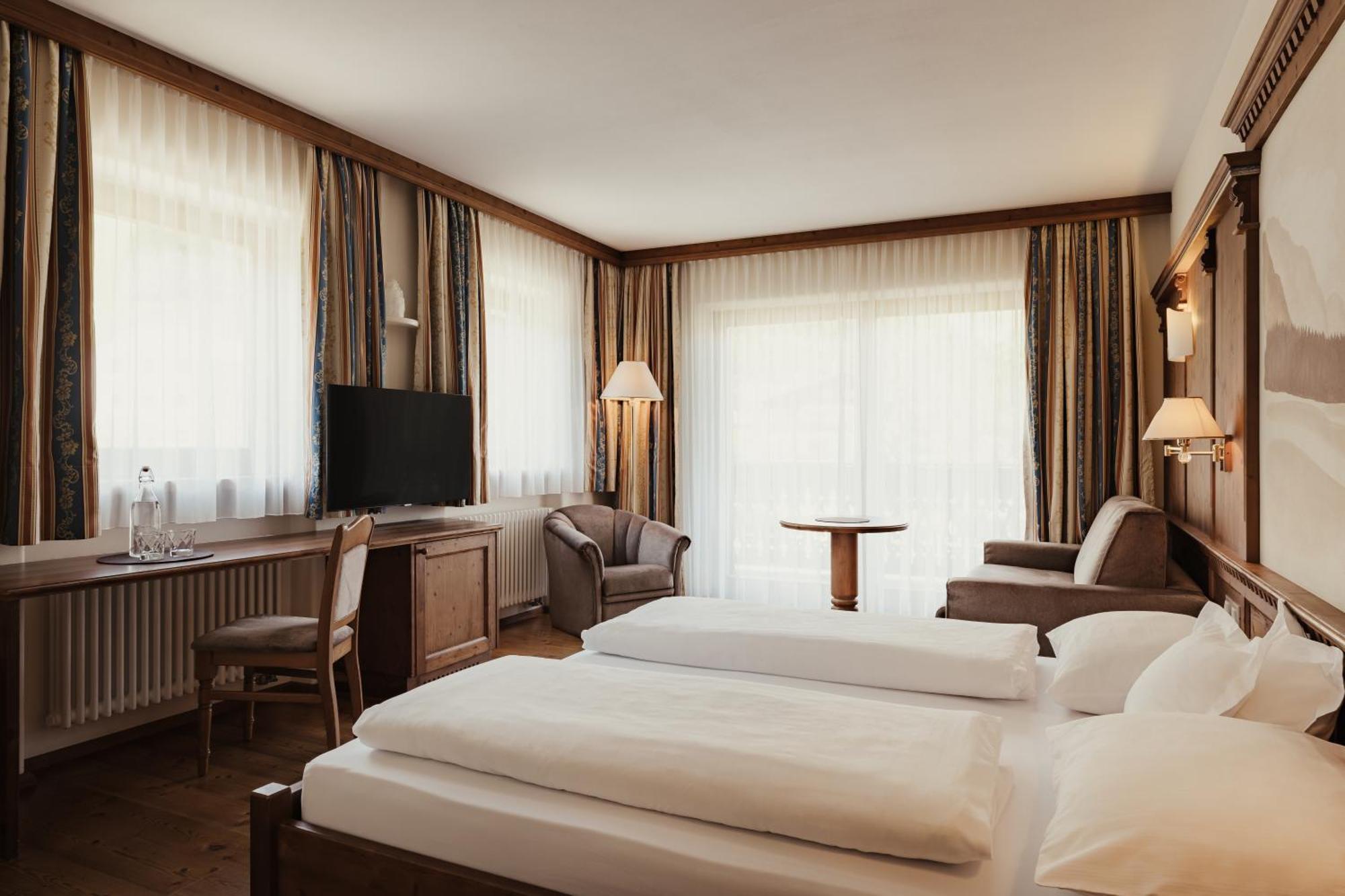 Kristallhotel Corona-Krone San Vigilio Di Marebbe Bagian luar foto