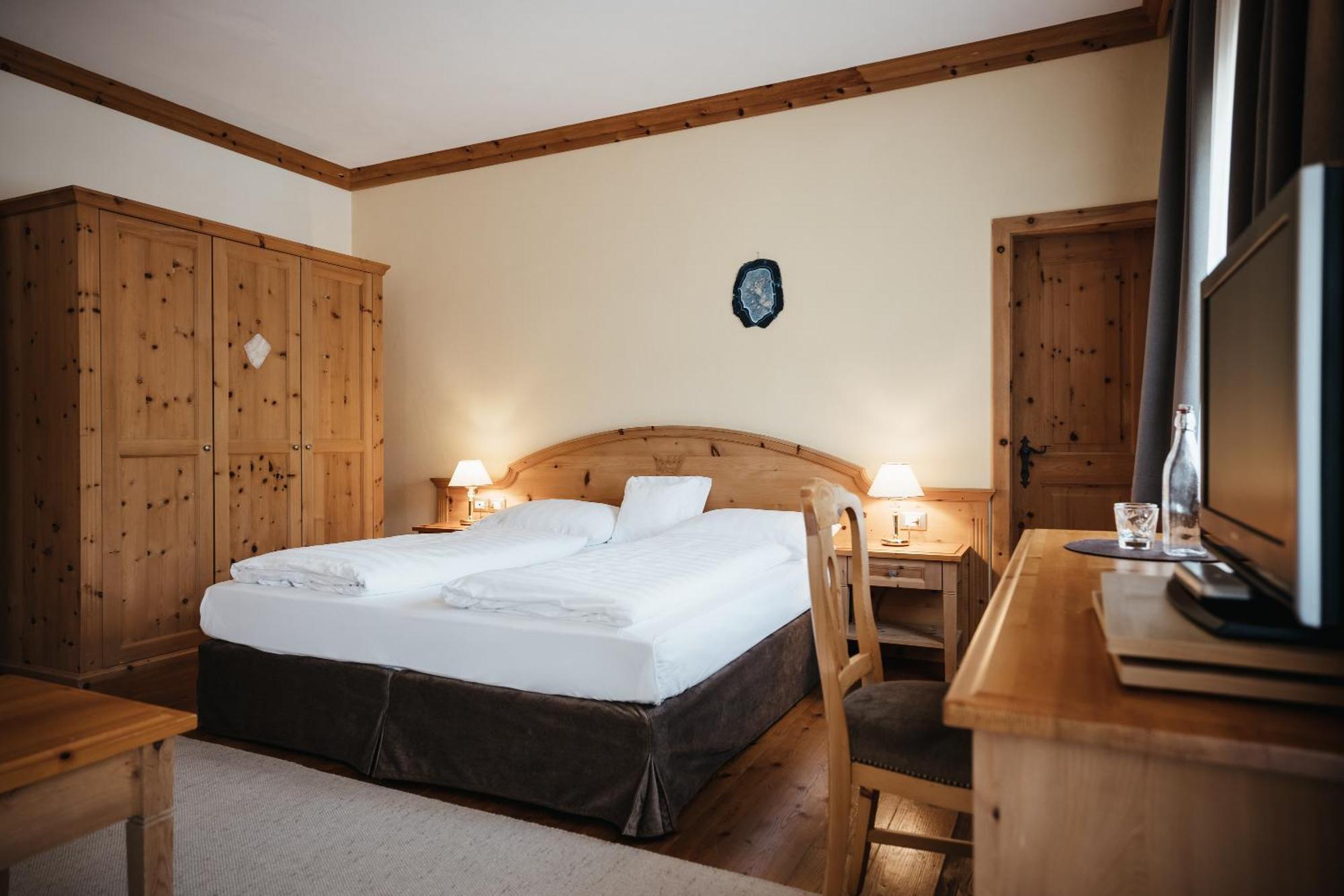 Kristallhotel Corona-Krone San Vigilio Di Marebbe Bagian luar foto