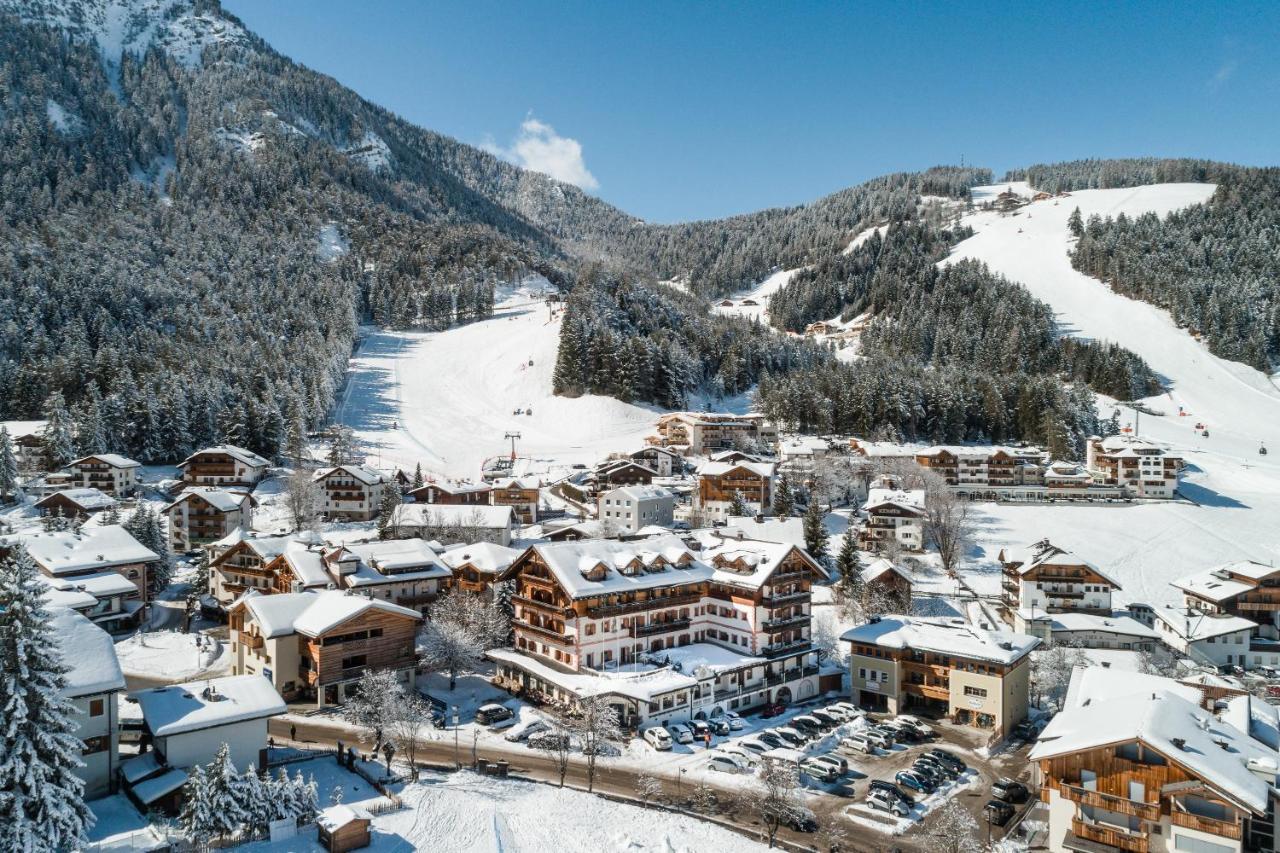 Kristallhotel Corona-Krone San Vigilio Di Marebbe Bagian luar foto