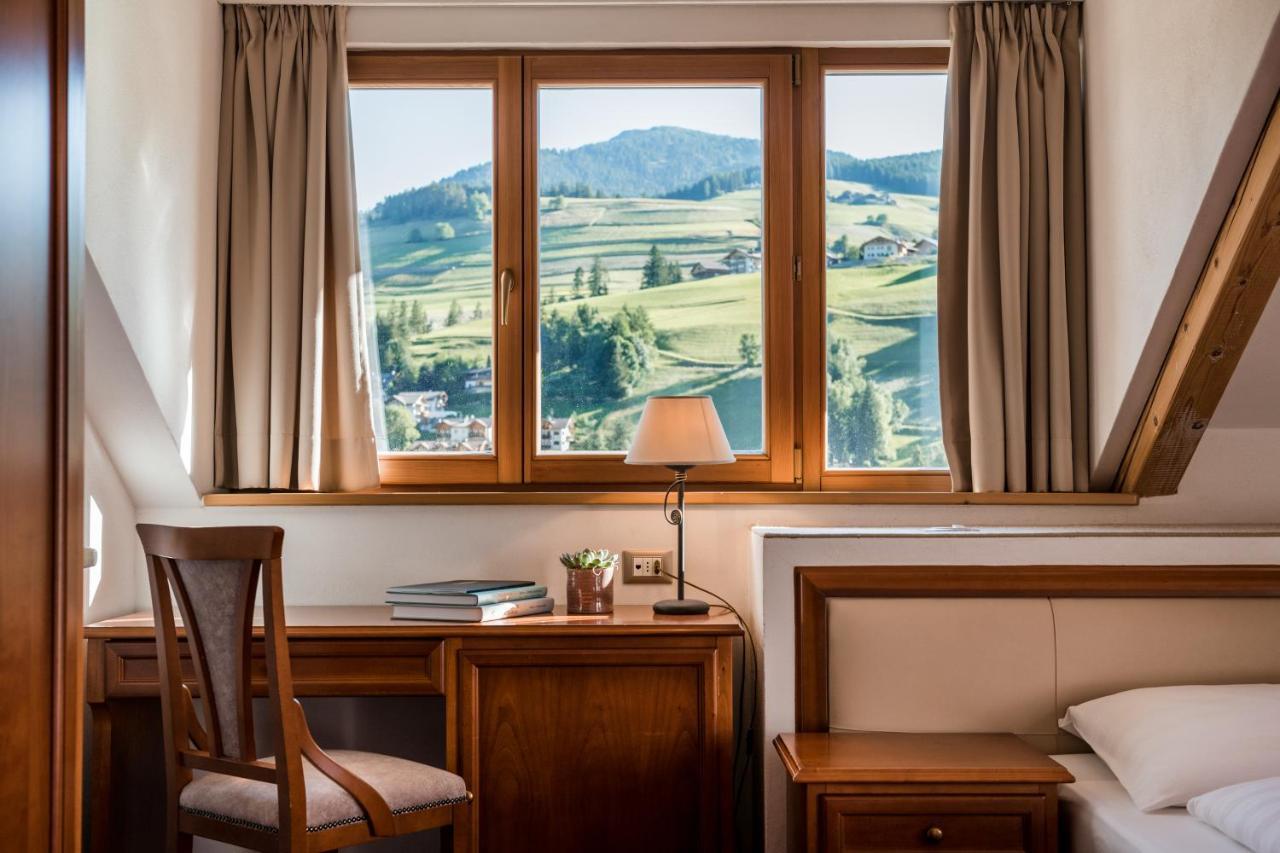 Kristallhotel Corona-Krone San Vigilio Di Marebbe Bagian luar foto